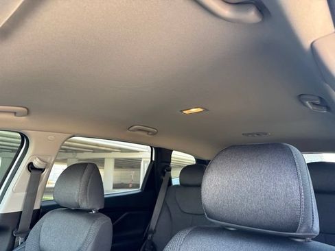 Used 2023 Hyundai Santa Fe SEL FWD image 9