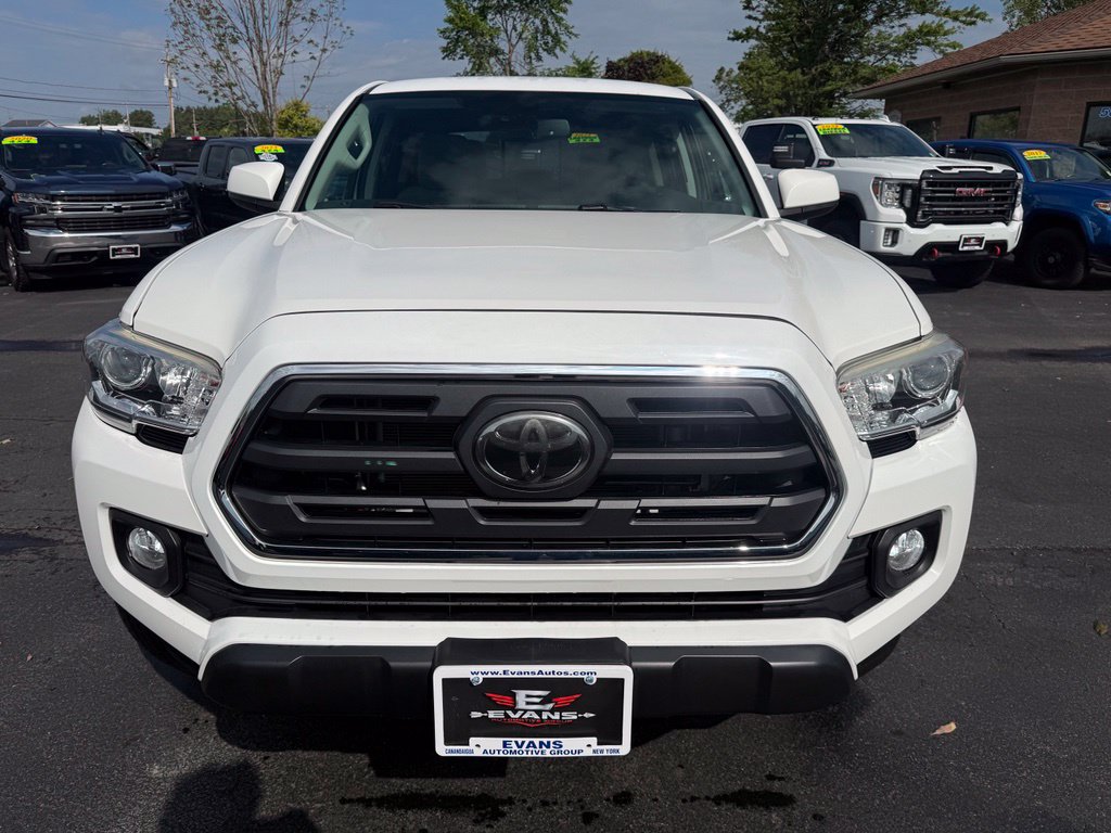Used 2018 Toyota Tacoma SR5 AWD/4WD image 2