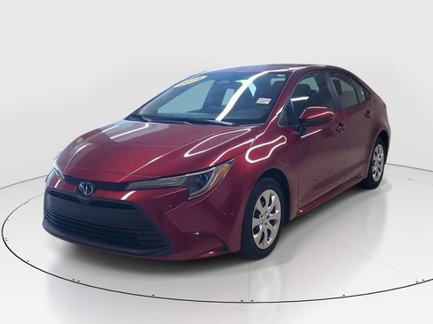 Used 2024 Toyota Corolla LE image 3