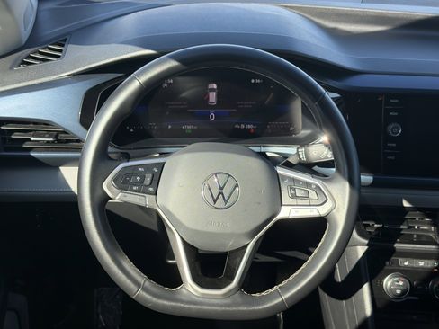Used 2024 Volkswagen Taos SE image 17