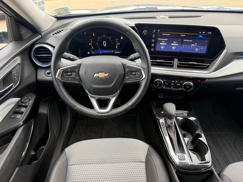 Used 2025 Chevrolet Trax LT w/ Driver Confidence Package FWD image 16