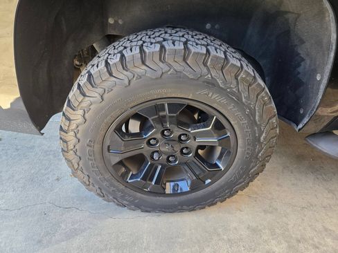 Used 2019 Chevrolet Suburban LT AWD/4WD image 8