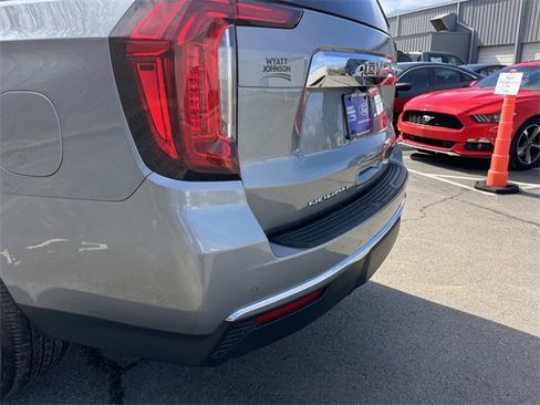 Used 2023 GMC Yukon XL SLT image 10