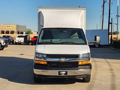 Used 2025 Chevrolet Express 3500 w/ Power Convenience Package image 10