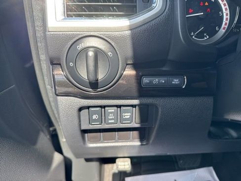 Used 2017 Nissan Titan SV AWD/4WD image 23