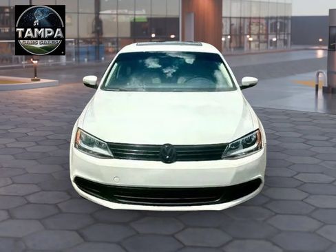 Used 2011 Volkswagen Jetta TDI FWD image 2