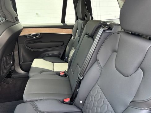Used 2025 Volvo XC90 B5 Core w/ Protection Package Premier AWD/4WD image 14
