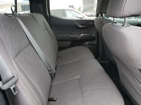 Used 2019 Toyota Tacoma TRD Off-Road AWD/4WD image 17
