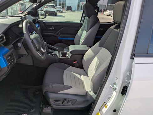 Used 2024 Toyota Tacoma TRD Sport image 11