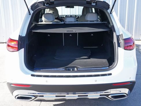 Used 2025 Mercedes-Benz GLC 350e 4MATIC image 10