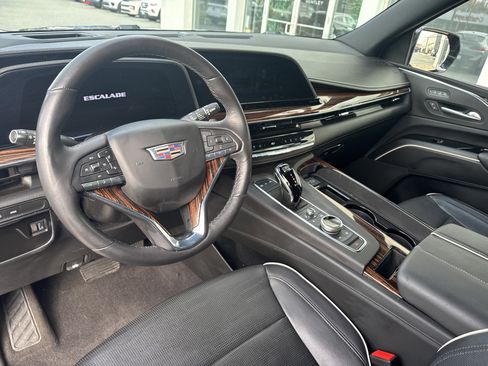 Used 2023 Cadillac Escalade Premium Luxury image 14