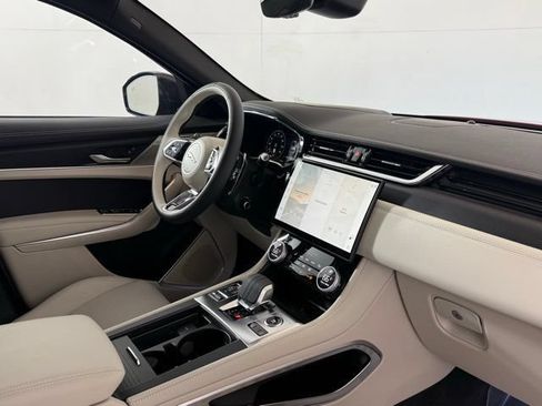 Certified 2026 Jaguar F-PACE R-Dynamic S AWD/4WD image 19