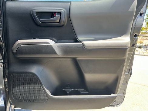 Used 2022 Toyota Tacoma SR5 AWD/4WD image 27