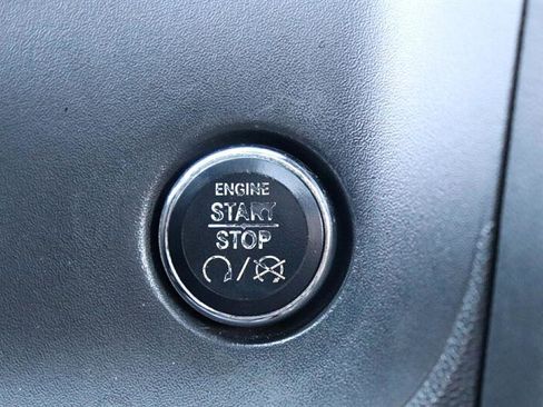 Used 2011 Dodge Challenger SE image 27