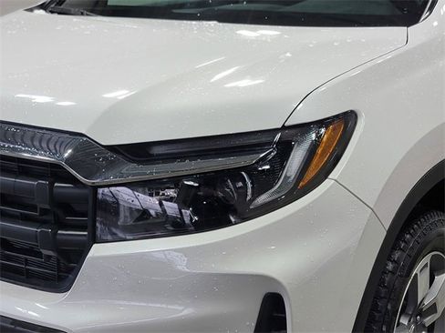 Certified 2025 Honda Ridgeline RTL image 9