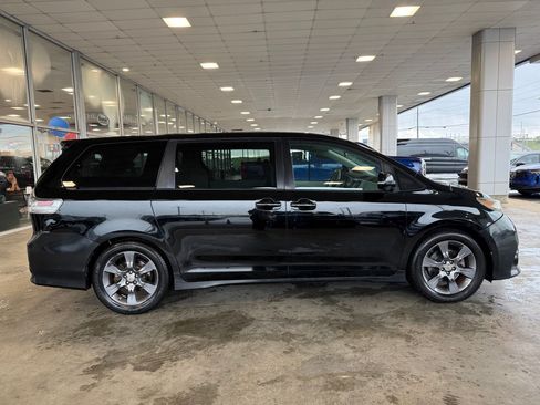Used 2011 Toyota Sienna SE w/ Towing Pkg FWD image 8