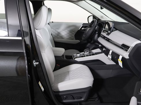 New 2025 Mitsubishi Outlander SEL image 32