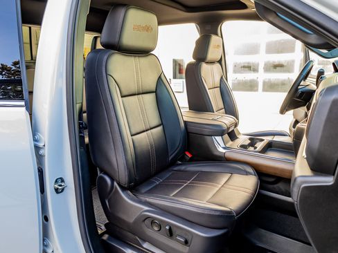 Used 2024 Chevrolet Silverado 3500 High Country w/ High Country Premium Package image 30