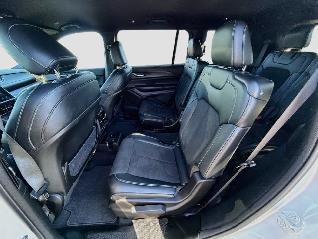 Used 2024 Jeep Grand Cherokee L Laredo RWD image 25