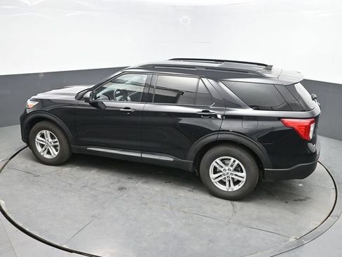 Used 2023 Ford Explorer XLT w/ Equipment Group 202A AWD/4WD image 28