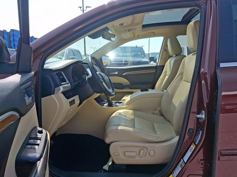 Used 2017 Toyota Highlander Limited Platinum AWD/4WD image 12