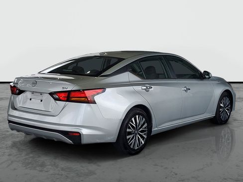 Used 2023 Nissan Altima 2.5 SV FWD image 2