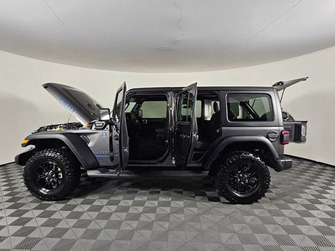 Used 2024 Jeep Wrangler Unlimited image 16