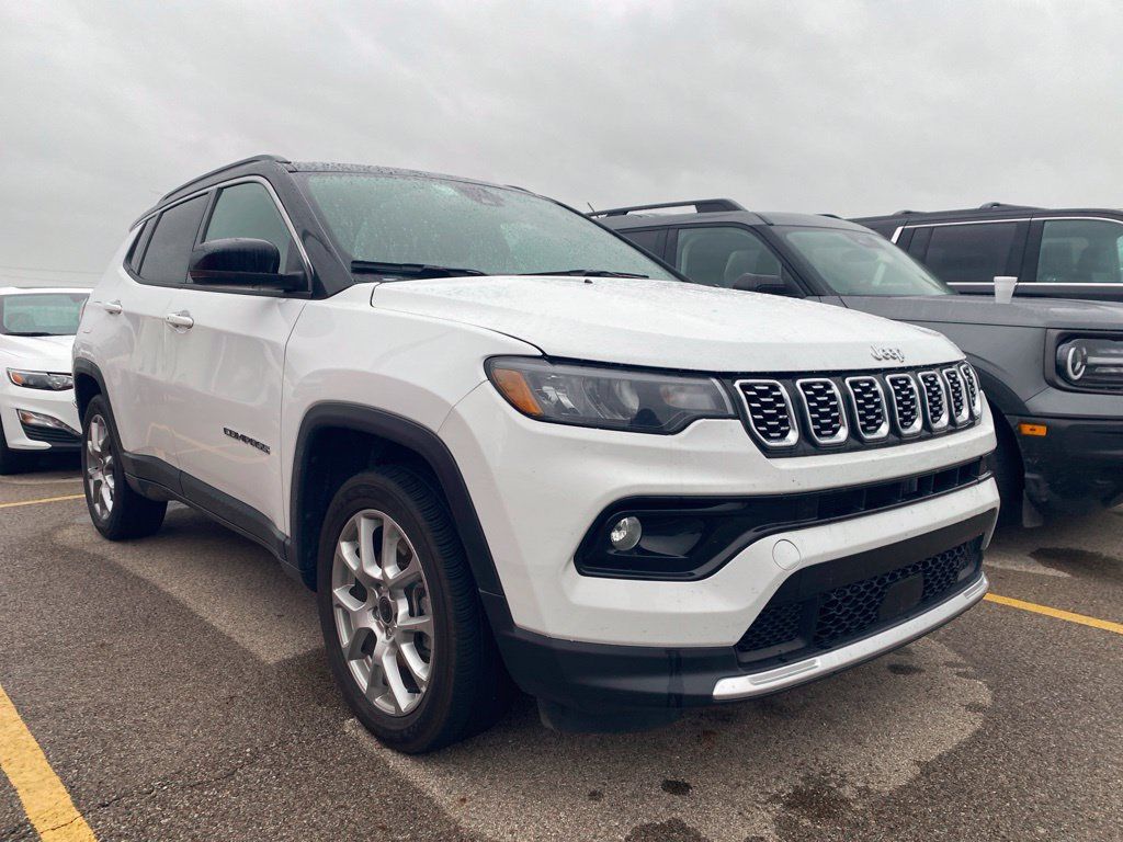 Used 2025 Jeep Compass Limited AWD/4WD image 3