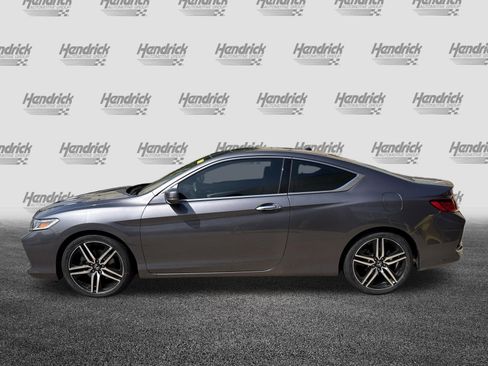 Used 2017 Honda Accord Touring image 7