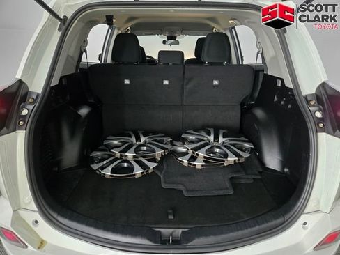 Used 2018 Toyota RAV4 LE FWD image 25