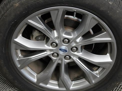 Used 2021 Ford Explorer XLT w/ Equipment Group 202A image 8