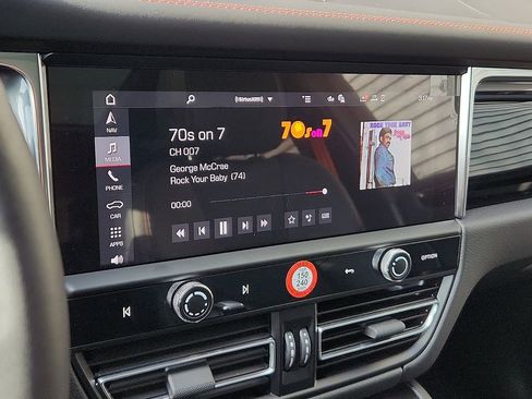 Certified 2025 Porsche Macan Turbo image 17