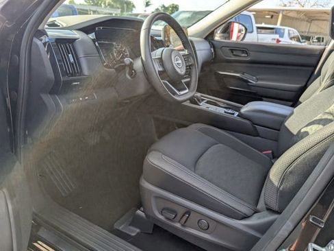 Used 2024 Nissan Pathfinder SV w/ SV Premium Package AWD/4WD image 11