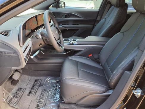 New 2025 Cadillac Lyriq Luxury image 12