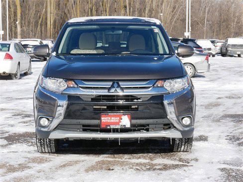 Used 2016 Mitsubishi Outlander SE image 2