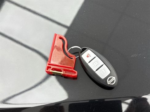 Used 2020 Nissan Pathfinder S image 46