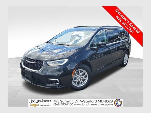 Used 2022 Chrysler Pacifica Touring-L FWD image 1