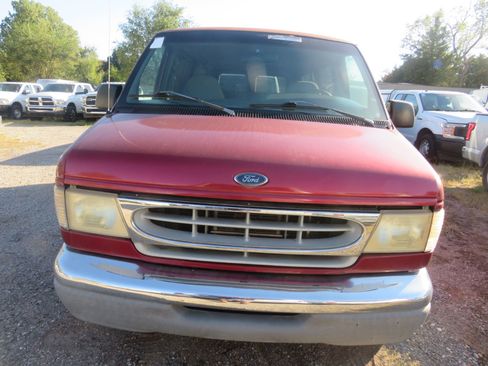 Used 1999 Ford E-150 and Econoline 150 Wagon image 2