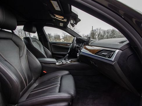 Used 2018 BMW 530i xDrive image 18