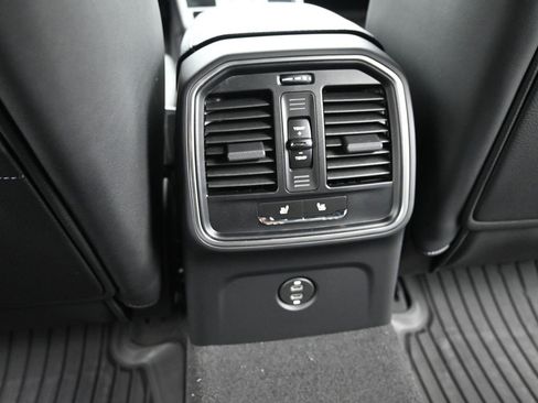 New 2025 Porsche Macan image 22