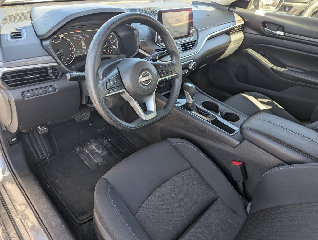 Used 2025 Nissan Altima 2.5 SV FWD image 23