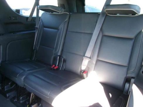 Used 2023 Chevrolet Suburban Premier image 6