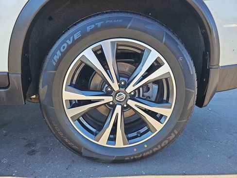 Used 2020 Nissan Rogue SV w/ Premium Package image 36