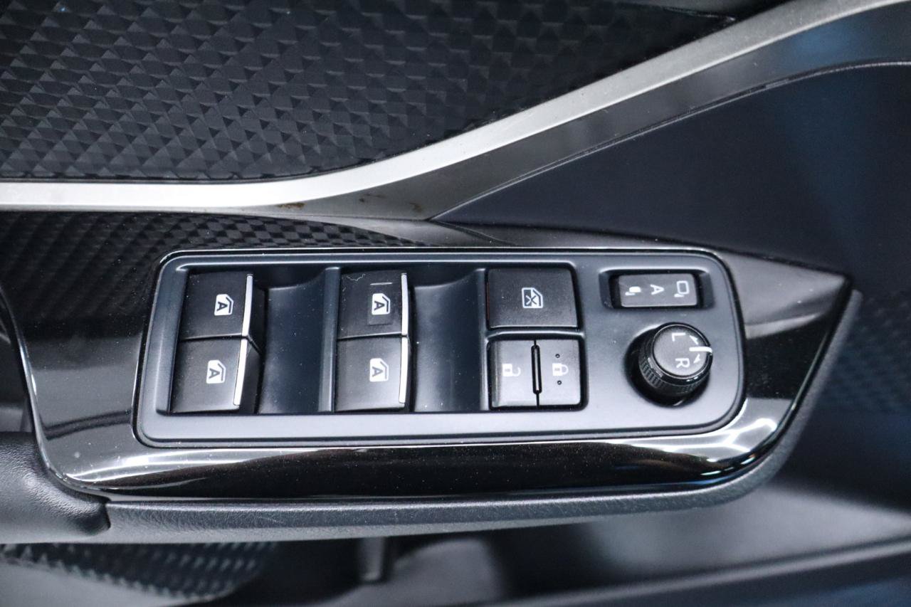 Used 2019 Toyota C-HR XLE FWD image 27