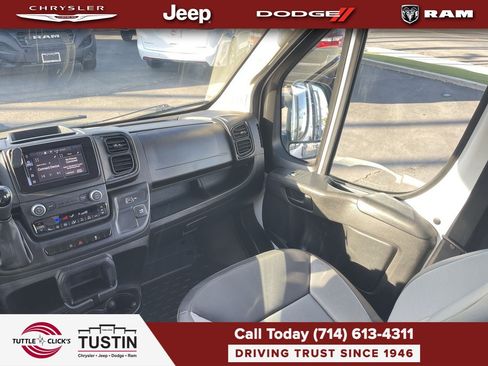 Used 2025 RAM ProMaster 2500 w/ Convenience Group FWD image 3