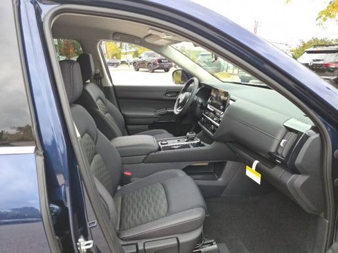 New 2025 Nissan Pathfinder SV w/ Black Appearance Package image 13