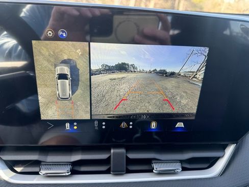 New 2026 Chevrolet Equinox LT w/ Convenience Package II FWD image 23