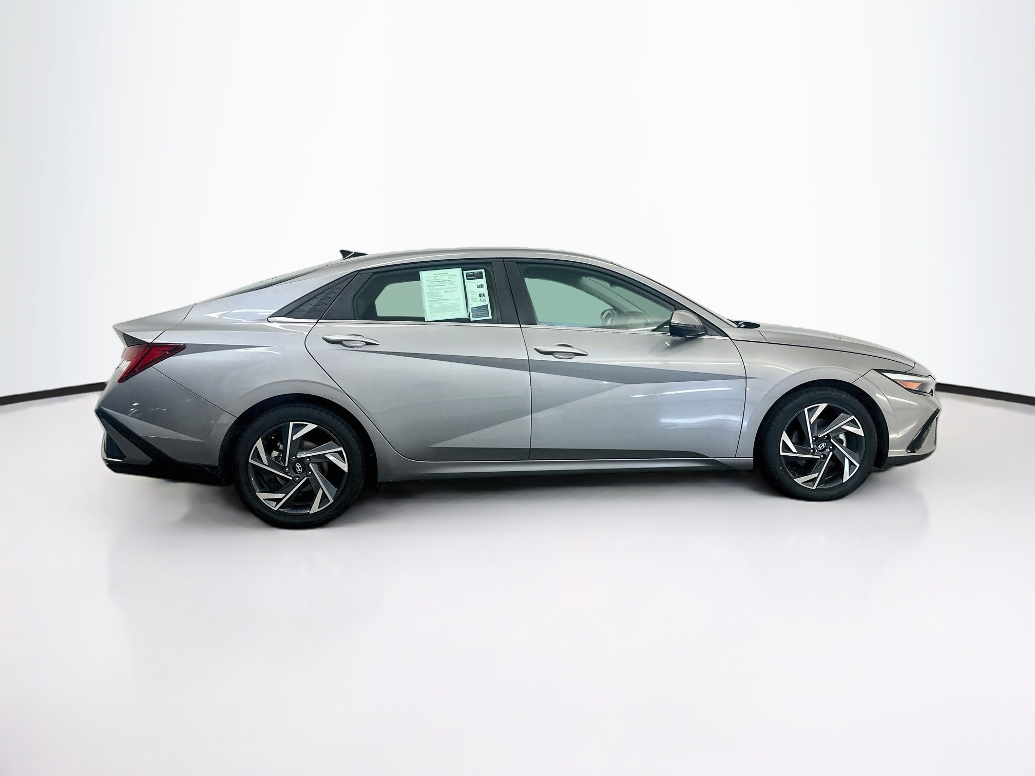 Used 2024 Hyundai Elantra Limited FWD image 10