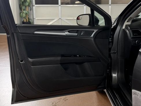 Used 2015 Ford Fusion SE FWD image 15