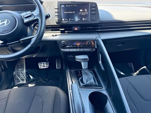 Used 2025 Hyundai Elantra Sport image 18